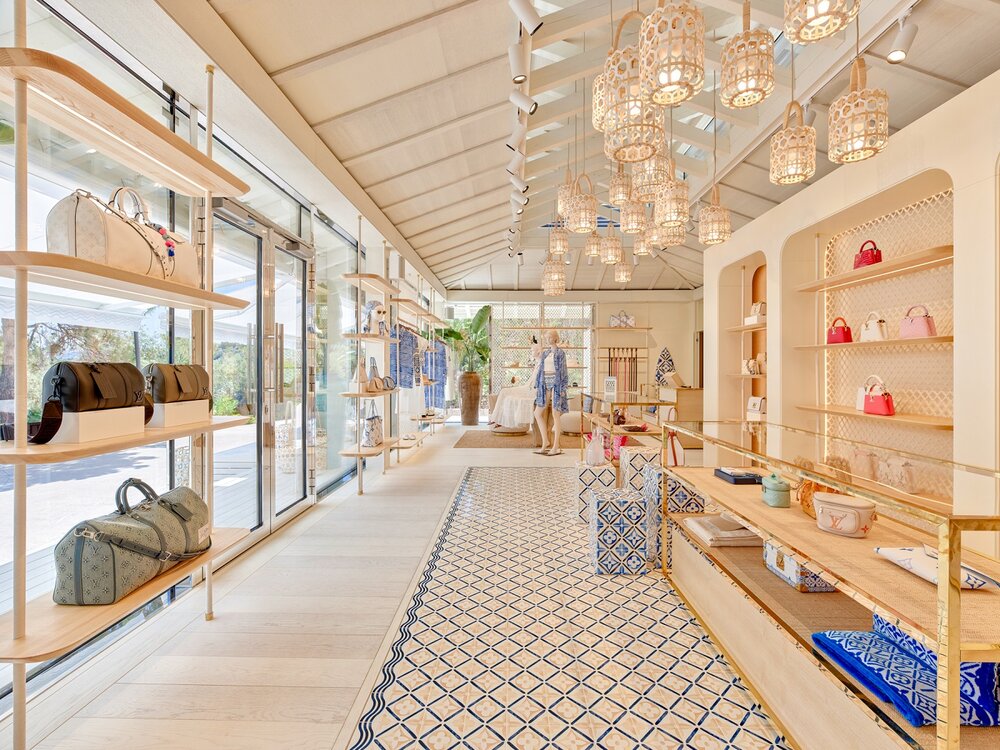 Louis Vuitton Pop-Up At Mandarin Oriental - Apparel